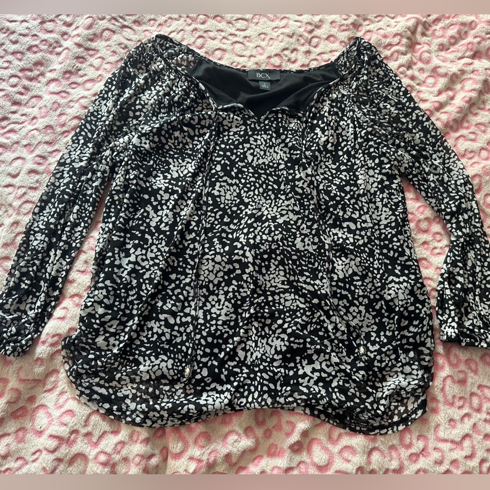BCX Black and White Printed Long Sleeve Blouse